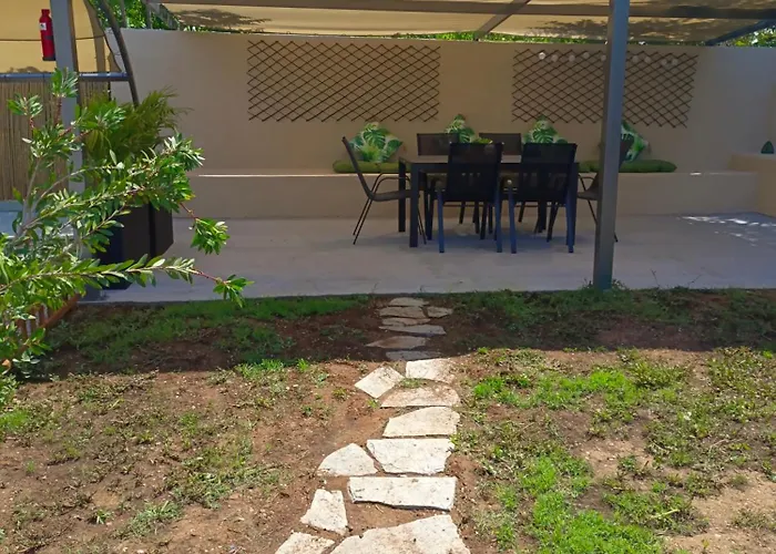 Adamis Garden Неа-Миханиона