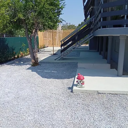 Nyaraló Adamis Garden Néa Mihanióna