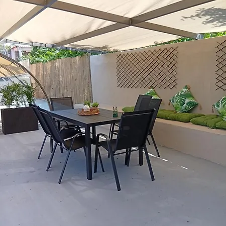 Adamis Garden Nyaraló Néa Mihanióna