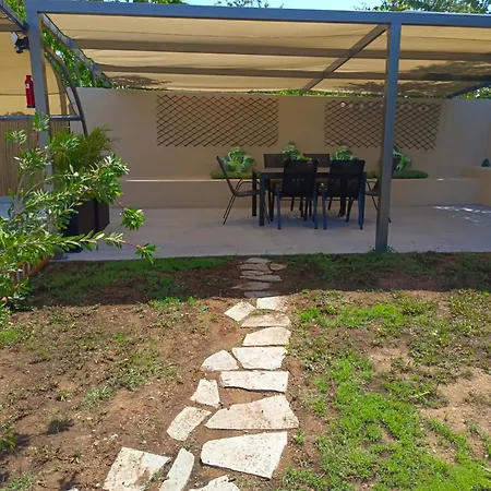 Adamis Garden Néa Mihanióna